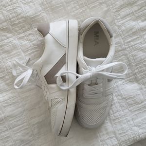 MIA S:6.5 White Sneakers